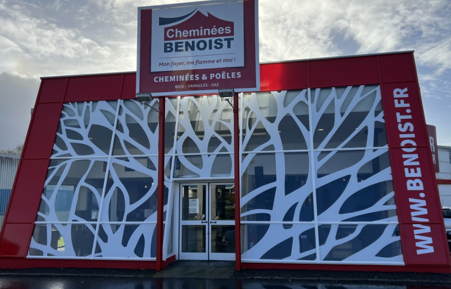 Devanture du magasin Cheminées Benoist de Mondeville, près de Caen