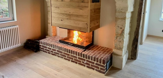 Pose d'une cheminée bois à 3 faces dans le Pays d'Auge