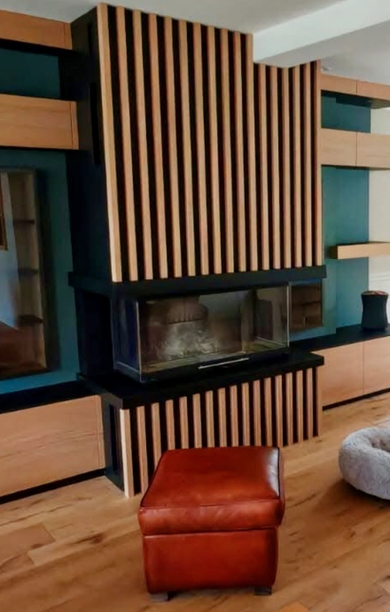 Cheminée Totem Fire Technika 3 faces 1000 installée dans le Calvados