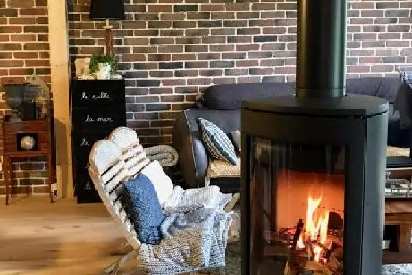 Réalisation d'un poêle à bois-bàche F363 Jotul à Gonneville