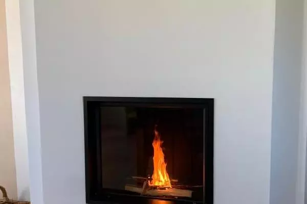 Installation d'une cheminée à bois-bàche Argento 900V M-design à Subles