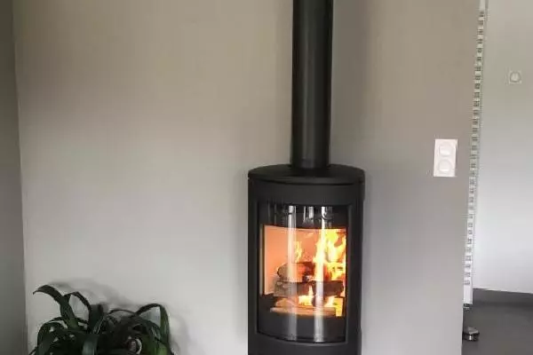 Installation d'un poêle à bois Jotul 373 à Démouville