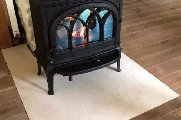 Réalisation d'un poêle à bois Jotul F 400 à Nonant