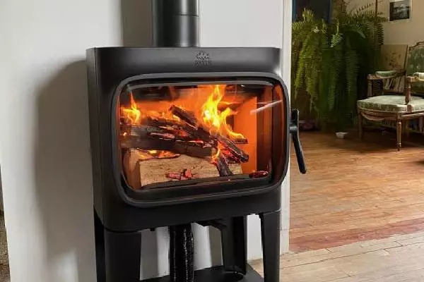 Aménagement d'un poêle F305 LL Jotul à Luc sur Mer 