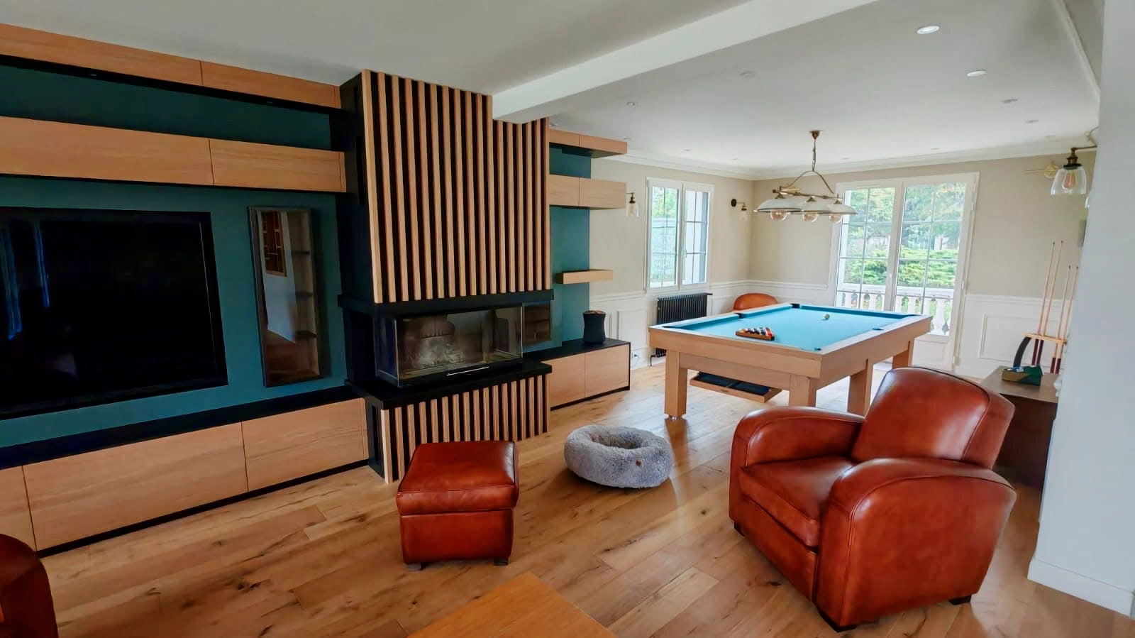 Cheminée Totem Fire Technika 3 faces 1000 installée dans le Calvados