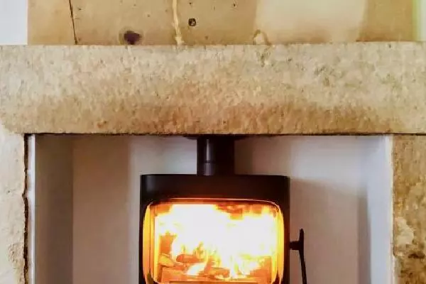 Réalisation d'un poêle à bois-bàche Jotul 305 à Colleville-Montgommery 