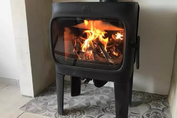 Pose d'un poêle à bois au Fresne Camilly