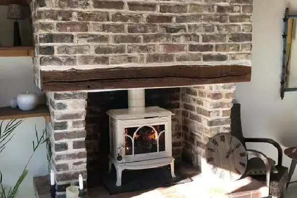 Pose d'un poêle à bois Jotul dans le pays d'Auge