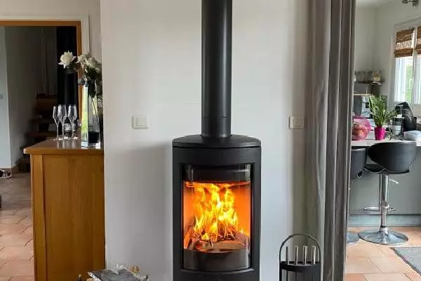 Réalisation à Putot en Auge d'un poêle Jotul F373 V2