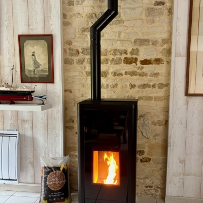 Poêle à granulés Rika Sumo installé chez un particulier à Verson