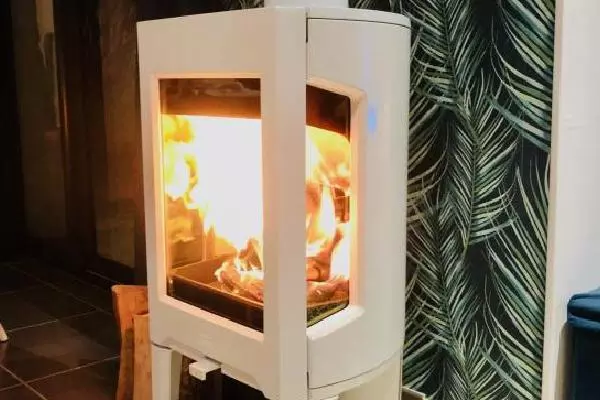 Installation d'un poêle F163 Jotul à Bieville-Beuville