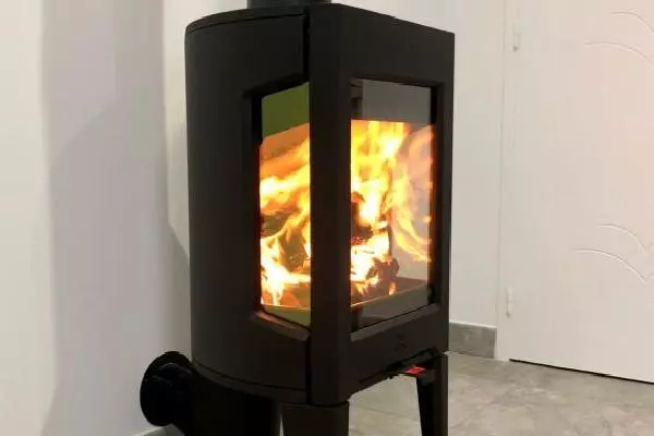 Aménagement d'un poêle F163 Jotul à Caen 