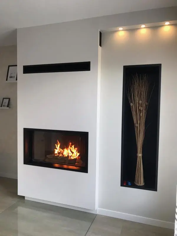 Aménagement d'une cheminée bois-bàche M-design Argento 1050 H à Airan