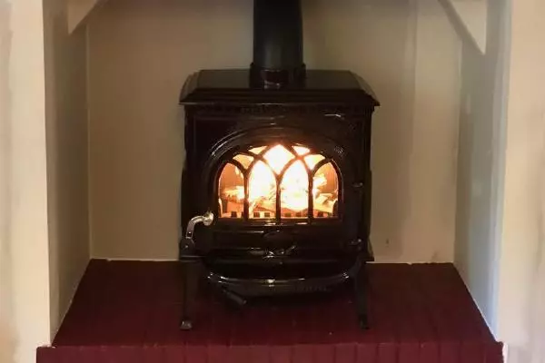 Pose d'un poêle à bois-bàche Jotul F3 à Villers Bocage