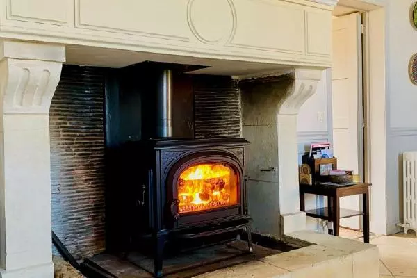 Réalisation à Troarn d'un poêle F500 Jotul 