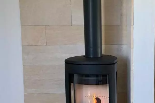 Réalisation d'un poêle F373 Jotul à Thaon 