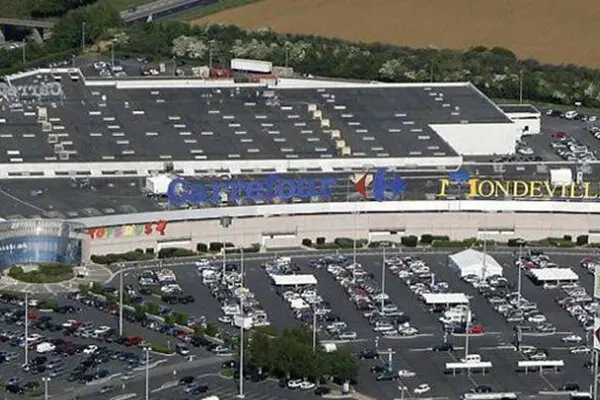 L'occupation du sol dans les centres commerciaux périphériques caennais