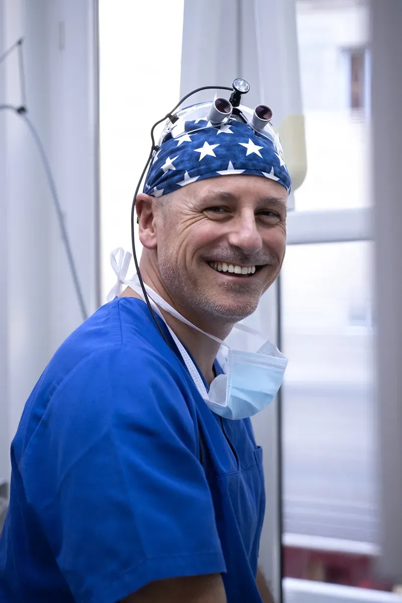 Dr Aymeric Le Guiffant - Chirurgien-dentiste spécialisé dans l’implantologie à Caen